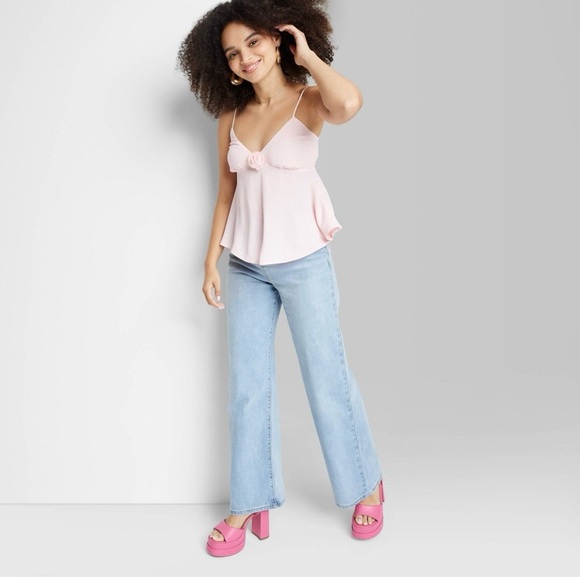 NWT Women's High-Rise
Wide Leg Baggy Jeans
-Wild Fable Light
Blue - Picture 1 of 4